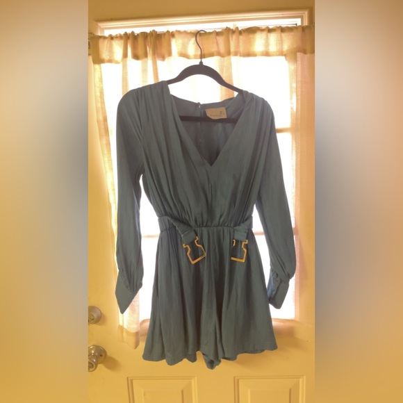 Pants - Love this outfit so much! Great for senior pictures or family pictures!